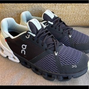 On cloud shoes Women’s size 8